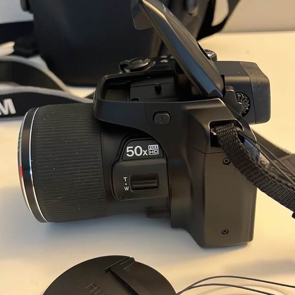 Camera and case - Picture 1 of 4